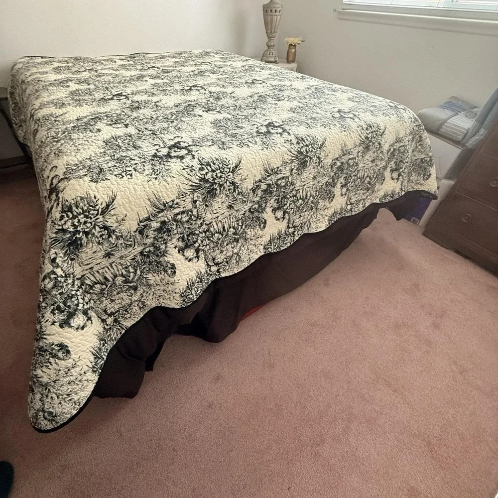 Vintage French Country Toile Quilt Black White Reversible Scalloped Full Queen